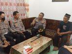 Jajaran-Polres-Pesawaran-datangi-rumah-keluarga-korban-dari-dukun-palsu3.jpg