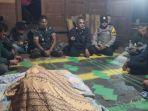 Jenazah-korban-yang-dimangsa-harimau-telah-dibawa-ke-rumah.jpg