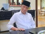 Jokowi-Gebrak-Meja-Tirukan-Aksi-Prabowo.jpg