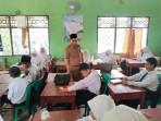 Kadisdik Ami Balaw Instruksikan Siswa SD di Tulangbawang Gunakan Buku Tulis Halus Kasar