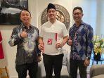 Kaesang-saat-memberi-SK-ketua-kepada-Achmad-Ridho-Julian.jpg
