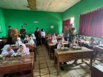 Kapolsek-Blambangan-Umpu-monitoring-pelaksanaan-MBG57.jpg