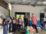 Kepala-SPPG-Korpri-Raya-Agung-Wiragama-saat-mengecek-dapur.jpg