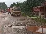 Kondisi-jalan-rusak-di-Poncowarno-Kecamatan-Kalirejo-Lampung-Tengah.jpg