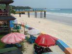 Kunjungan-wisatawan-dikenai-tarif-retribusi-di-Pantai-Labuhan-Jukung.jpg