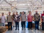 Dorong Hilirisasi, Direktur Keuangan PTPN I Tinjau Kebun Tembakau Cerutu Jember