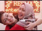 Makin-Tenar-Jadi-Artis-Angelina-Sondakh-Tak-Sungkan-Makan-di-Warung-Sederhana.jpg