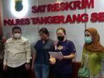 Mariana-Ahong-pencuri-cokelat-di-Alfamart.jpg