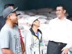 Mentan-Andi-Amran-Sulaiman-sidak-kios-pupuk-di-Lampung-Utara.jpg