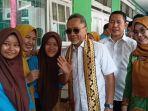 Menteri-Perdagangan-Zulkifli-Hasan-berfoto-bersama-siswa-di-Lampung-Selatan.jpg