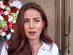 Nia-Ramadhani-dan-Shireen-Sungkar-Sambangi-Rumah-Duka.jpg