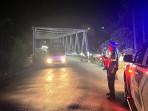 Cegah Lakalantas, Satlantas Polres Way Kanan Patroli Malam di Jembatan Way Giham
