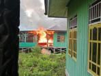 Massa Bakar Pos Satgas 123/Rajawali di Asmat Buntut Tewasnya Pria Mabuk