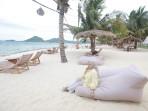 Pantai Kyoko di Pesawaran Lampung dengan Tema Beach Club Serasa Liburan di Bali