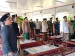 Para-kyai-dan-gus-di-Kabupaten-Lampung-Tengah-melakukan-doa-bersama.jpg