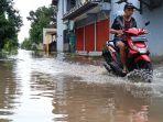 Pemkot-diminta-cari-solusi-banjir-yang-menggenang-hingga-di-jalanan-Bandar-Lampung.jpg