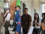 Penampilan-modis-Sandra-Dewi.jpg