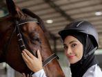 Putri-Zulkifli-Hasan-memiliki-hobi-baru-berkuda.jpg