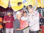 Polres Lampung Barat Polda Lampung Beri Sembako Korban Banjir Suoh