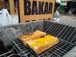 Sensasi-kuliner-di-Lampung-roti-bakar-dipanggang-di-atas-bara-api.jpg