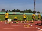 Skuad-Bhayangkara-FC-saat-menjalani-sesi-latihan-di-Stadion-Sumpah-Pemuda.jpg