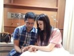 adi-nugroho-menguatkan-sang-istri-donita-jelang-persalinan_20180113_161401.jpg