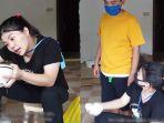 adik-sarwendah-rela-bekerja-cuci-piring-bakar-lemaknya-cuci-piring-sekalian-nyari-duit.jpg