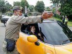 artis-ayu-ting-ting-terjaring-razia-minta-maaf-ke-petugas-1.jpg