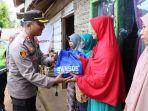 bagi-bansos-polres-pesawaran.jpg