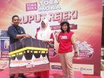 berkah-nyeruput-kopi-toramoka-tiap-hari-heni-berangkat-umrah-gratis.jpg