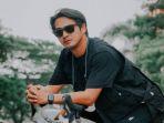 biodata-ricky-harun-aktor-yang-kini-jadi-komisaris-independen-pt-hk-metals-utama.jpg
