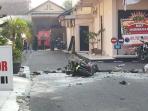 bom-bunuh-diri-terjadi-di-depan-polresta-solo_20160705_090626.jpg