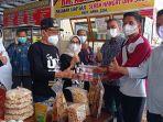 bupati-mesuji-ikut-pasarkan-produk-umkm-mesuji-di-rest-area-km-234-dok-rangga.jpg