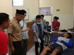 diduga-keracunan-makanan-warga-sragi-menjalani-perawatan-di-puskesmas_20180911_163615.jpg