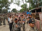 eksekusi-bangunan-liar-di-pkor1_20170112_103304.jpg