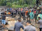 evakuasi-korban-banjir-di-Kelurahan-Rua-Kecamatan-Ternate-Pulau-Kota-Ternate-Maluku-Utara.jpg