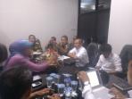 gm-pt-pln-distribusi-lampung-i-made-artha-kemeja-putih.jpg