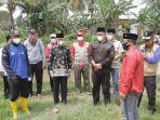 hadiri-pemakaman-anggota-dprd-pringsewu-retno-palupi-bupati-sujadi-ucapkan-bela-sungkawa.jpg