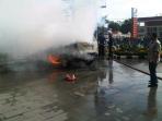 innova-terbakar-di-dunkin-donuts_20160504_094019.jpg