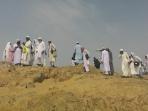 jemaah-calon-haji-melakukan-ziarah-ke-jabal-uhud_20150831_212405.jpg