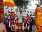 kahiyang-ayu-berjalan-pelan-menuju-menuju-tepian-raya_20171126_100150.jpg