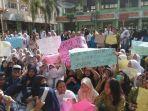 kepala-sekolah-didemo-siswanya-ruang-kelas-di-smkn-3-bandar-lampung-disebut-serupa-kandang-kambing.jpg