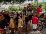 kereta-kencana-kahiyang-ayu-bobby-nasution_20171119_112730.jpg
