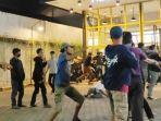 keributan-di-halaman-parkir-kafe-di-jalan-za-pagar-alam.jpg