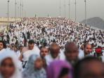 lempar-jumrah-jamaah-haji_20150925_134822.jpg