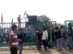 lsm-geruduk-dprd-lamteng_20170911_115600.jpg