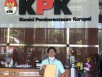 mahasiswa-unnes-frans-napitu-laporkan-rektor-ke-kpk.jpg