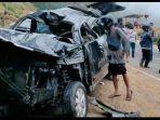 mobil-avanza-jatuh-hingga-hancur-dalam-jurang-saat-akan-parkir-2-anak-nyaris-tewas.jpg
