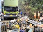 mobil-ekspedisi-terbakar-di-tol-terpeka.jpg