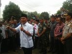 mustafa-temui-pengunjuk-rasa_20161124_132154.jpg